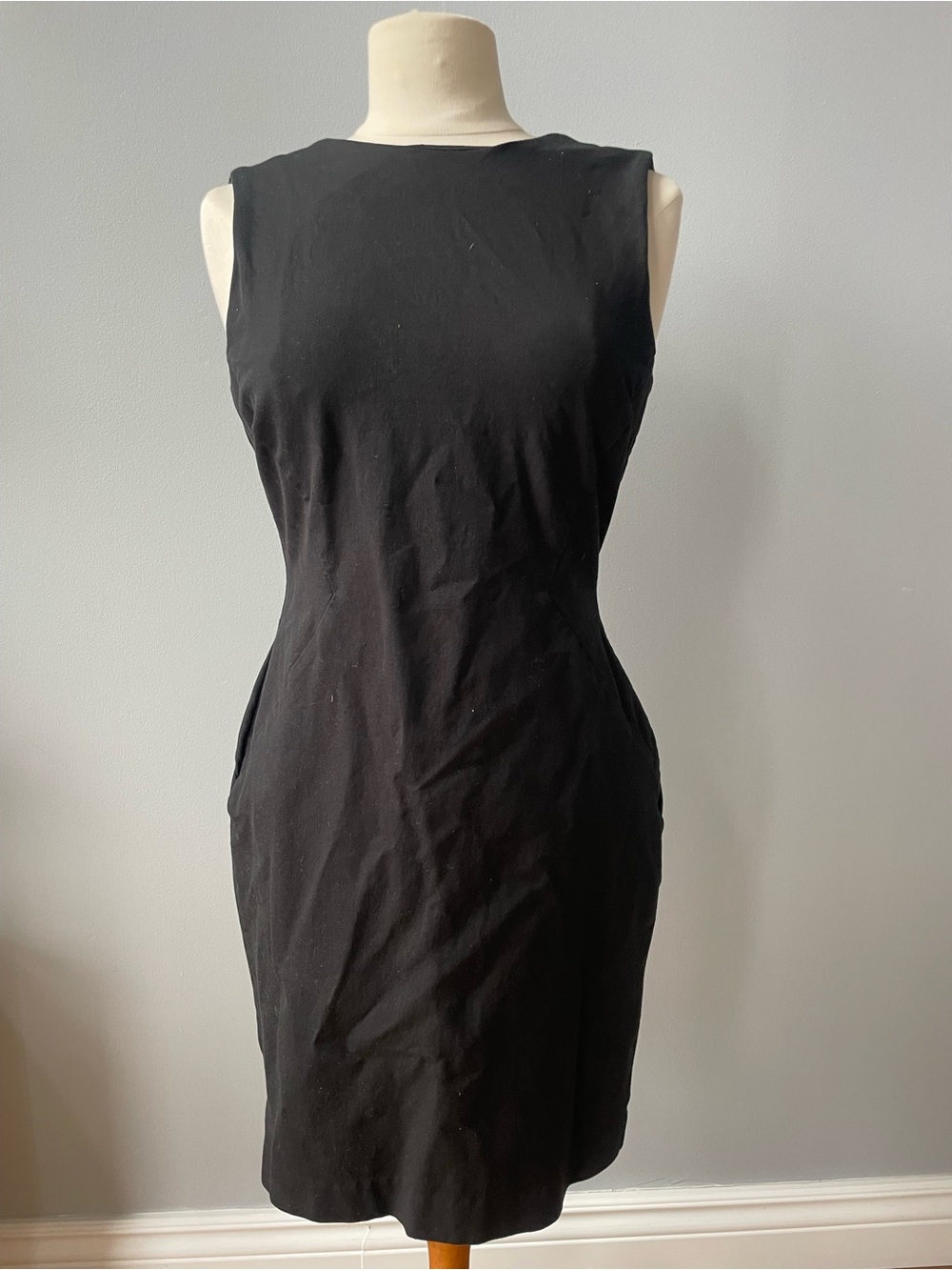 Banana Republic- Classic Black Sleeveless Sheath Dress 🖤